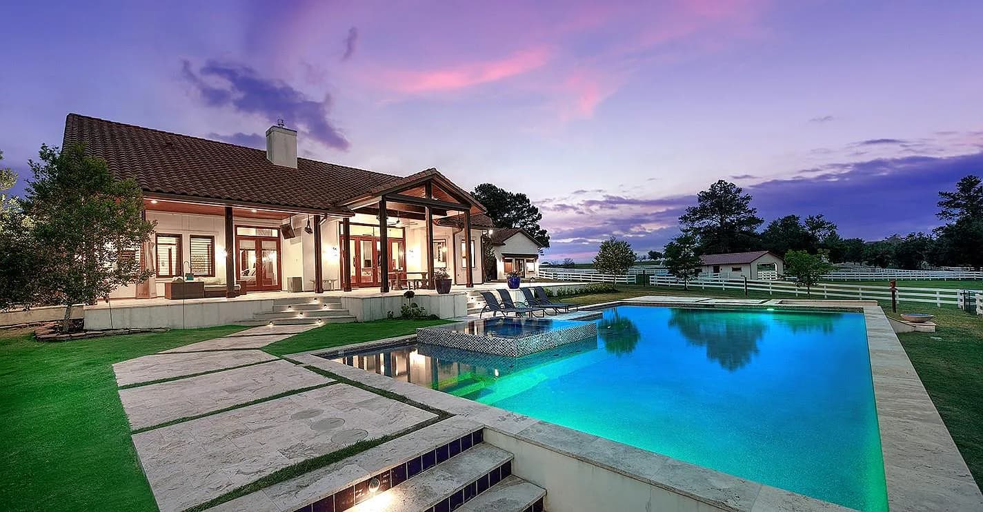Luxury Texas home with infinity pool at twilight
